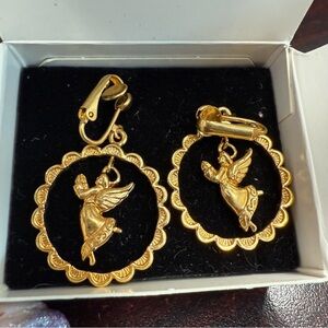 Avon “Soaring Angel” Goldtone Angel clip Earrings with Vintage Scalloped Design